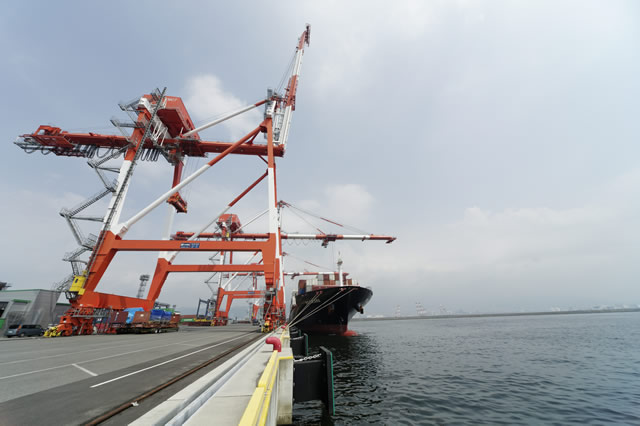 image of gantry crane