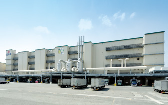 Image 1 Fruit and vegetable distribution and processing center in operation in Kobe