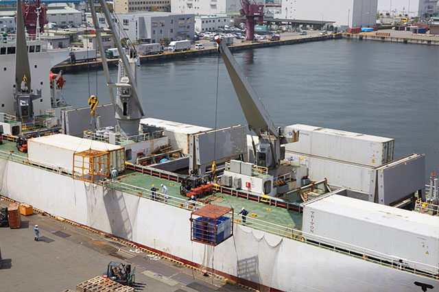 unloading from ship